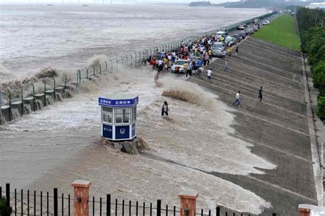  Qiantangjiang River: En mystisk resa genom tiden och natur!